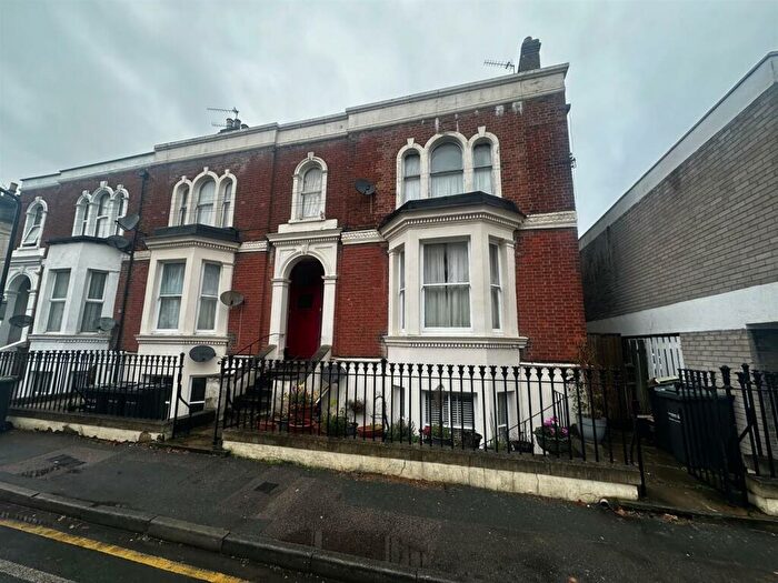 1 Bedroom Flat To Rent In Cobham Street, Gravesend, DA11