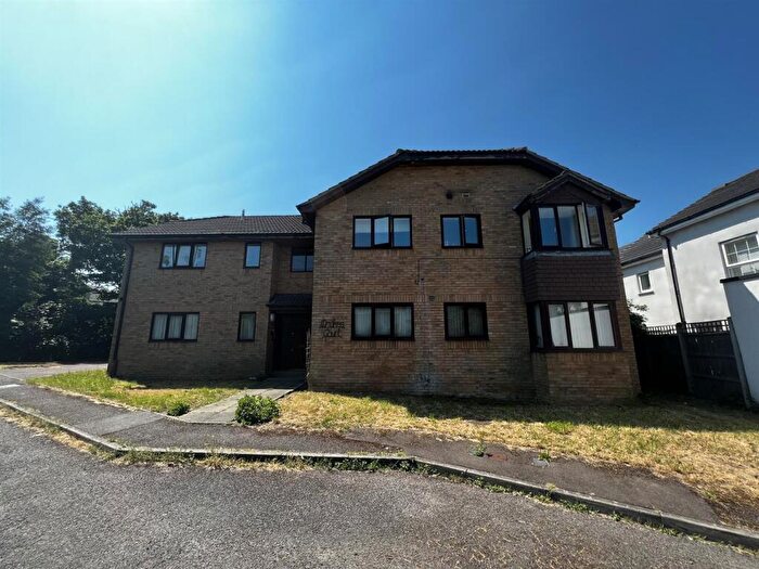 1 Bedroom Flat To Rent In Drakes Court, Dunstable, LU5