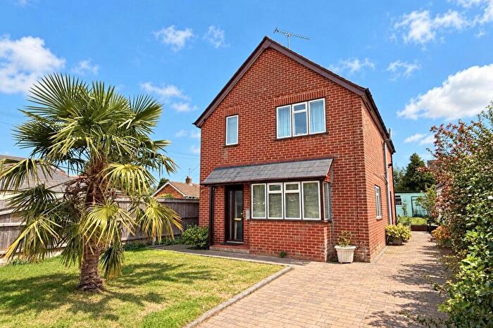 3 Bedroom Detached House For Sale In Parsonage Barn Lane, Ringwood, BH24