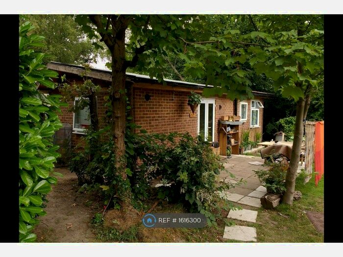 1 Bedroom Bungalow To Rent In Laurel Grove, Farnham, GU10