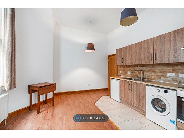 3 Bedroom Flat To Rent In Brighton And Hove, Brighton And Hove, BN2