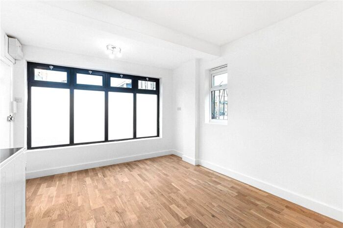 Studio To Rent In Green Lanes, London, N16