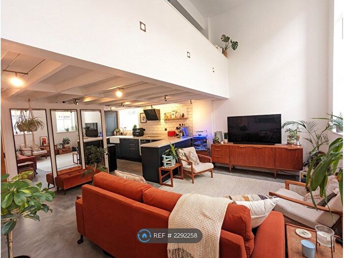 2 Bedroom Flat To Rent In Gatton Road, London, SW17