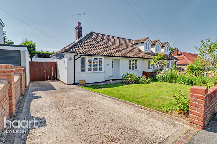 2 Bedroom Semi-Detached Bungalow For Sale In Hatfield Road, Rayleigh, SS6