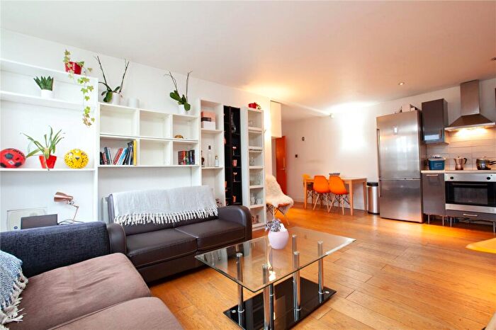 3 Bedroom Flat To Rent In Baltic Place, Kingsland Road, N1