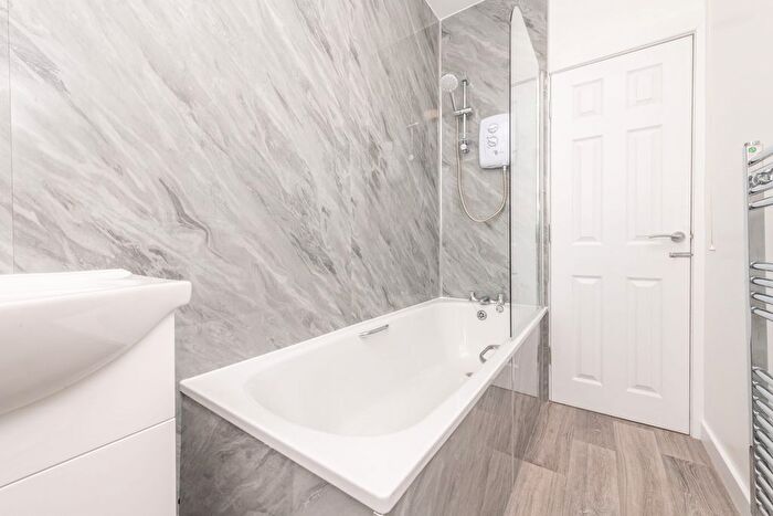 2 Bedroom Flat To Rent In Caird Avenue, Dundee, DD3