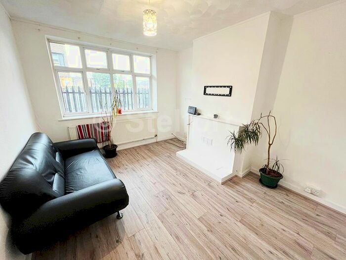 2 Bedroom Flat To Rent In Bridgeford Lodge, Frank Street, London, E13