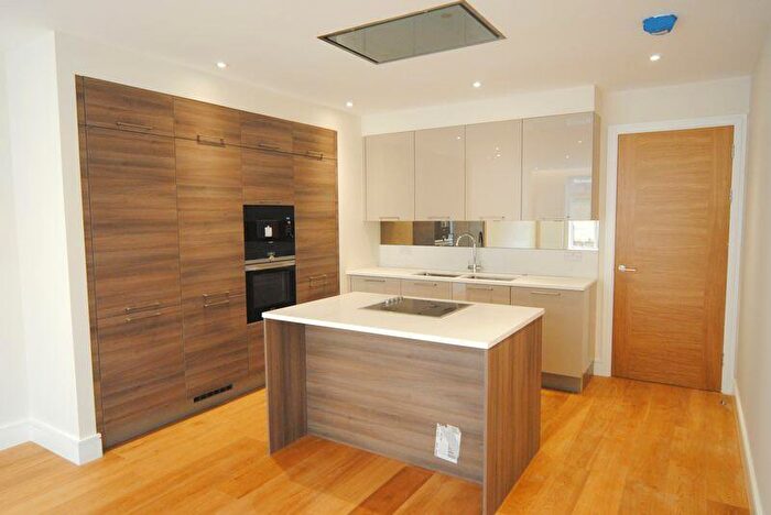 2 Bedroom Apartment To Rent In Beechcroft Avenue, Golders Green, NW11