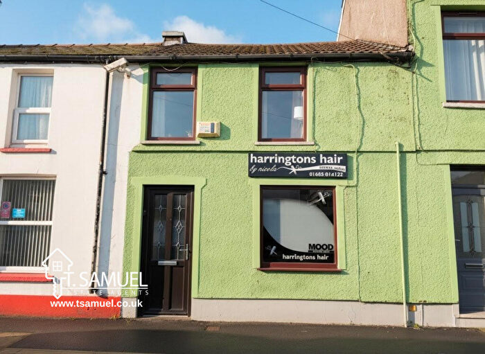 1 Bedroom Flat For Sale In Harris Street, Hirwaun, Aberdare, CF44