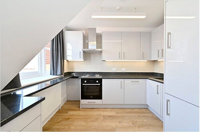 1 Bedroom Flat To Rent In Addison Gardens, London, W14
