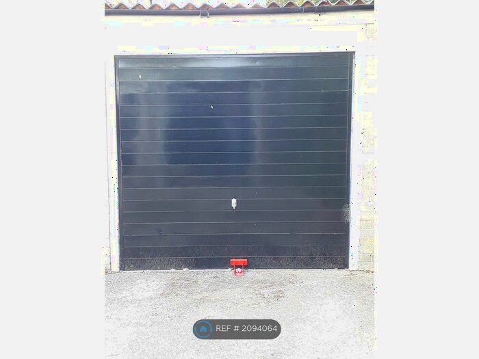 Studio To Rent In Garage, Twickenham, TW1