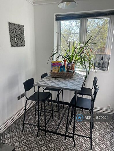 3 Bedroom Flat To Rent In Second Floor, London, N5