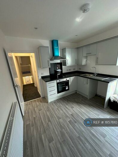 2 Bedroom Flat To Rent In High Street, Connah's Quay, Deeside, CH5