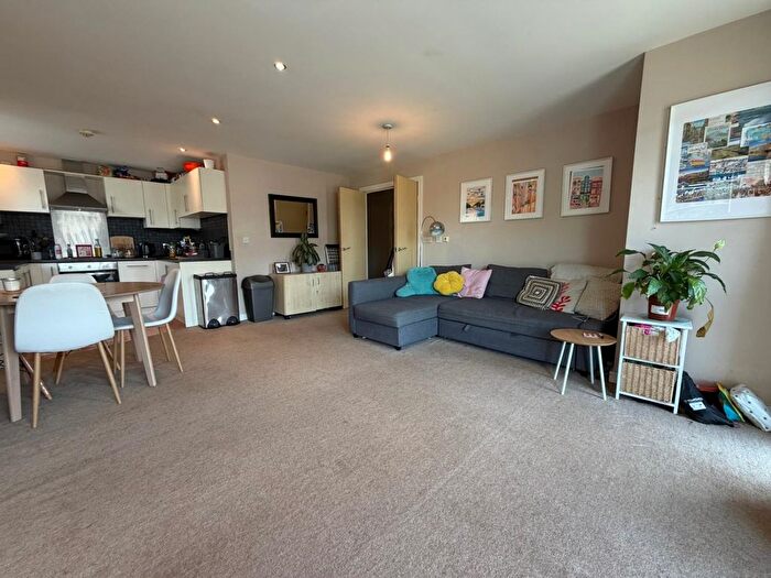2 Bedroom Flat To Rent In Overstone Court, Cardiff Bay, CF10