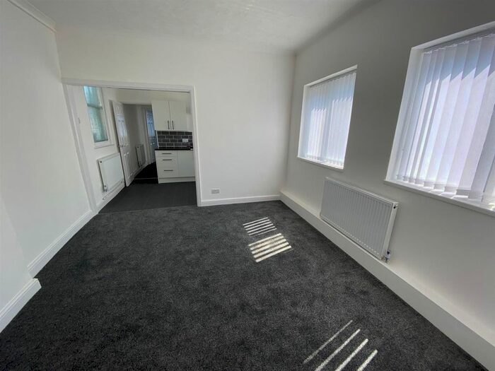 2 Bedroom Flat To Rent In Coldstream Street, Llanelli, SA15
