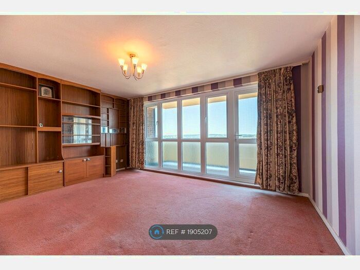 2 Bedroom Flat To Rent In Heaton Avenue, Romford, RM3