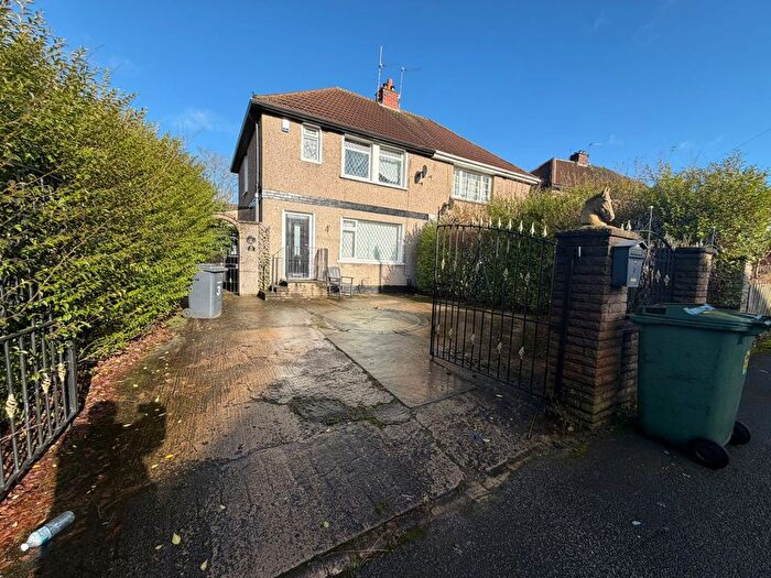 3 Bedroom Semi Detached House For Sale In Greenwood Mount, Bradford, West Yorkshire, BD2