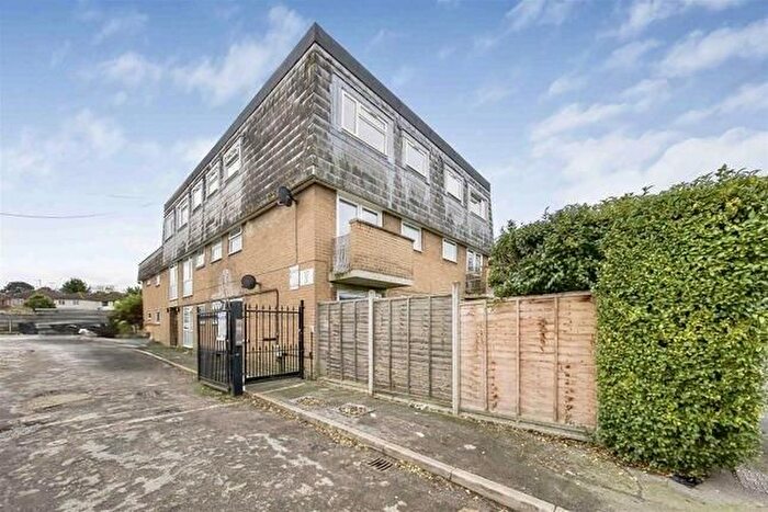 2 Bedroom Flat To Rent In Dedworth Road, Windsor, SL4