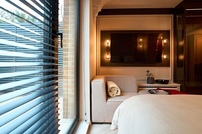 Studio To Rent In Willesden Lane, London, NW2