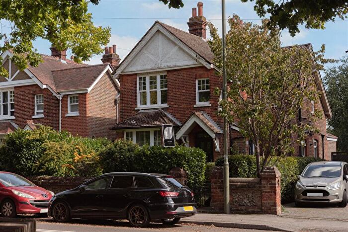 2 Bedroom Maisonette For Sale In Nutfield Road, Merstham, Redhill, RH1