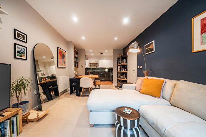 1 Bedroom Flat For Sale In Shield Street, London, SE15