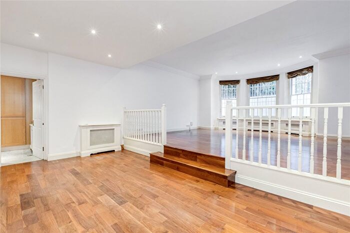 3 Bedroom Flat To Rent In Gledhow Gardens, South Kensington, SW5