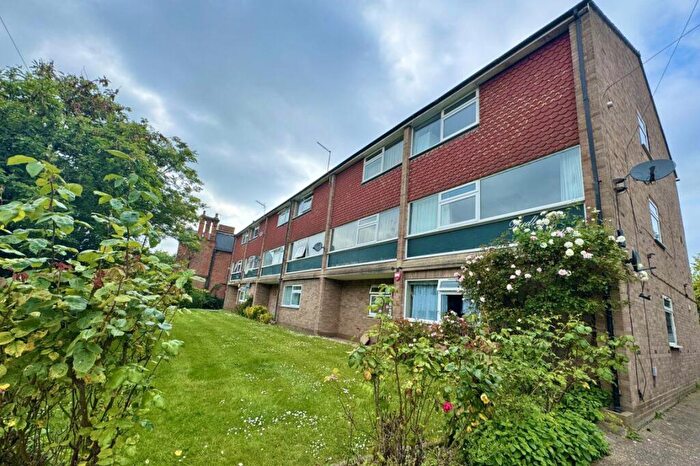 3 Bedroom Maisonette To Rent In Upton Road, SL1