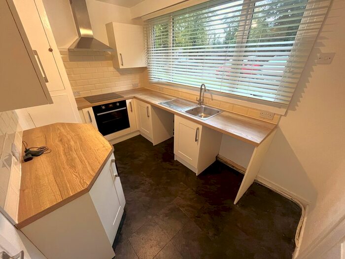 2 Bedroom Flat To Rent In Lapwing Lane, Manchester, M20