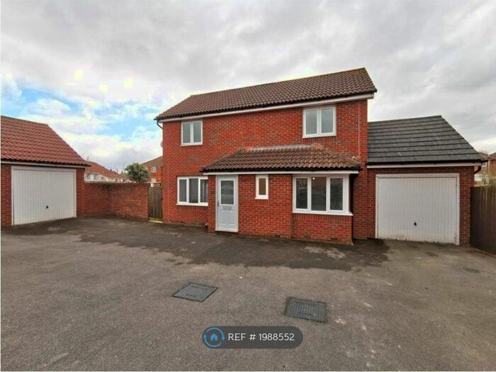 3 Bedroom Detached House To Rent In Cavalier Close, Bridgwater, TA6