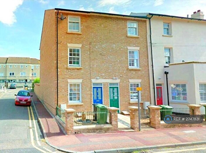 4 Bedroom End Of Terrace House To Rent In Marsham Street, Maidstone, ME14