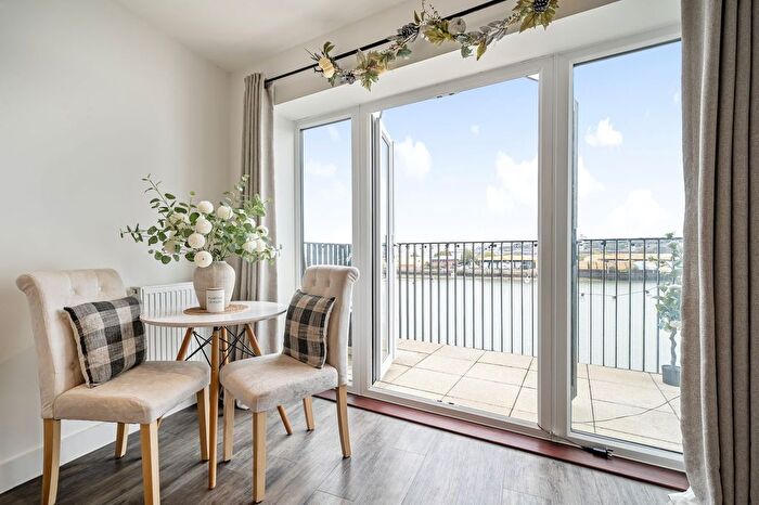 2 Bedroom Flat For Sale In Rochester Riverside, Rochester, Kent., ME1