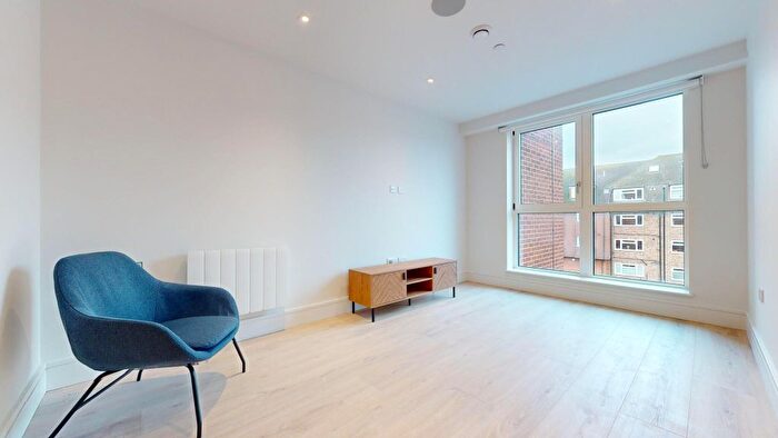 1 Bedroom Flat To Rent In Beverley Way, New Malden, SW20