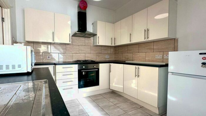 1 Bedroom Flat To Rent In Blackbird Hill, London, Greater London, NW9