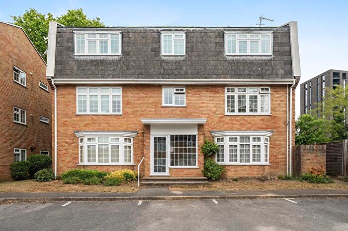 1 Bedroom Flat For Sale In Woking, Surrey, GU22