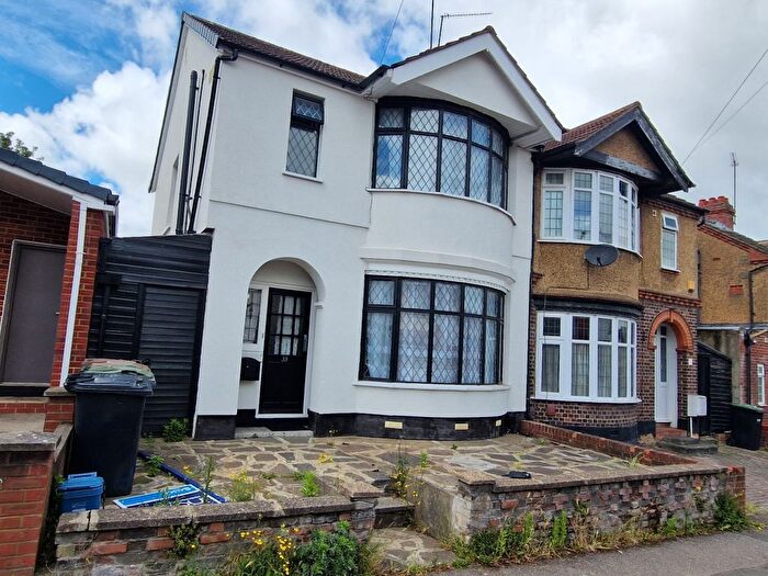 3 Bedroom Semi-Detached House To Rent In Carlton Crescent, Luton, LU3