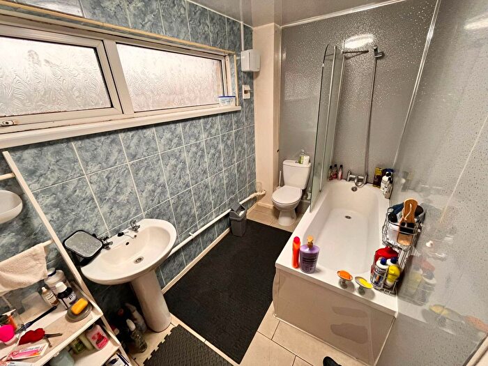 3 Bedroom Semi Detached House To Rent In Christina Street, Cardiff, CF10