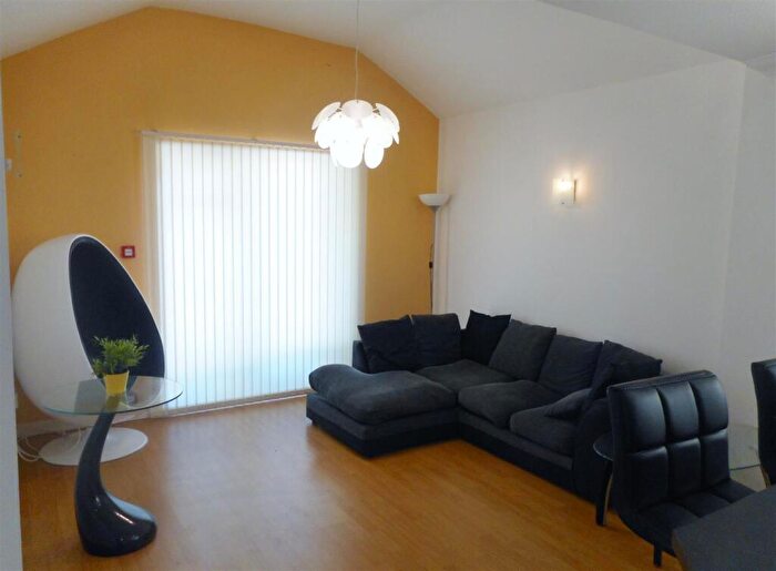 3 Bedroom Apartment To Rent In Richmond Road, Cardiff, CF24