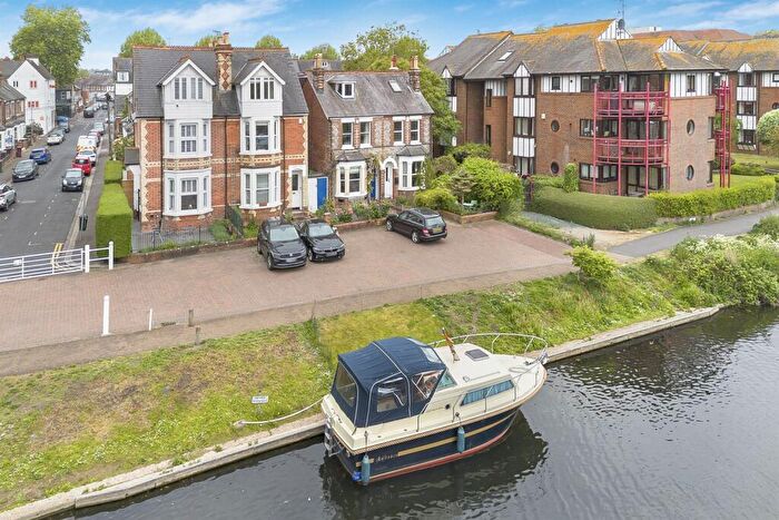 2 Bedroom Semi Detached House For Sale In Thames Side, Reading, RG1