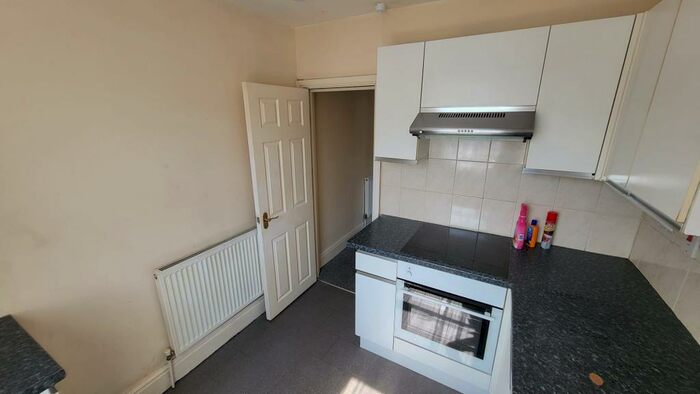 1 Bedroom Flat To Rent In First Floor Flat, Rockingham Road, DN2
