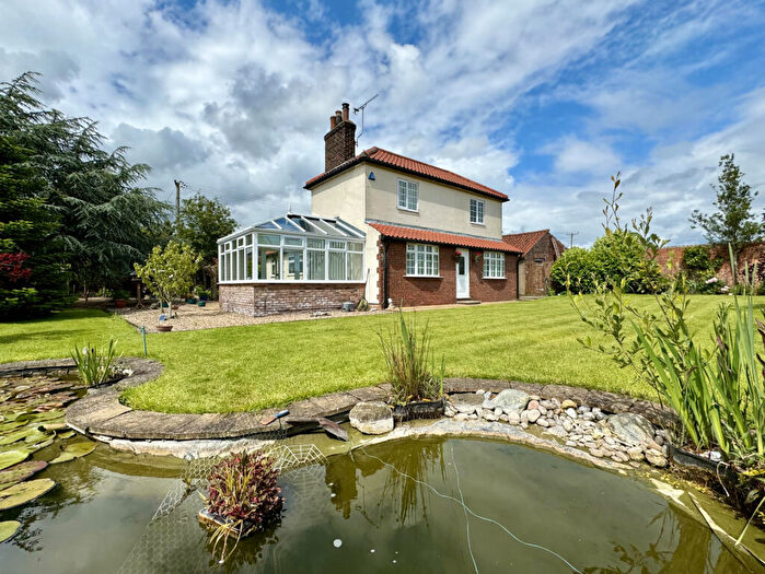 3 Bedroom Detached House For Sale In Long Lane, Beverley, HU17