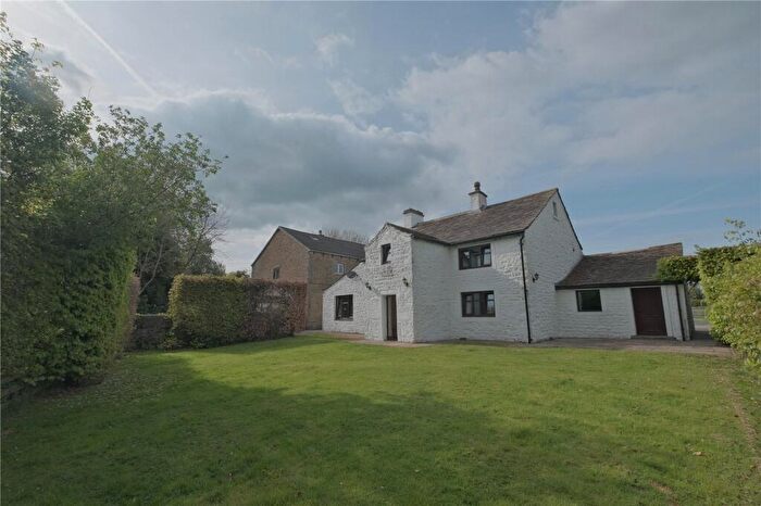 4 Bedroom Detached House To Rent In Greenberfield Lane, Barnoldswick, Lancashire, BB18