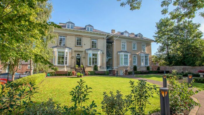 2 Bedroom Flat To Rent In Mill Mount Lodge, The Mount, York, YO24