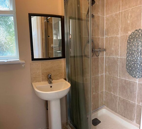 1 Bedroom Flat To Rent In Pinner, HA5