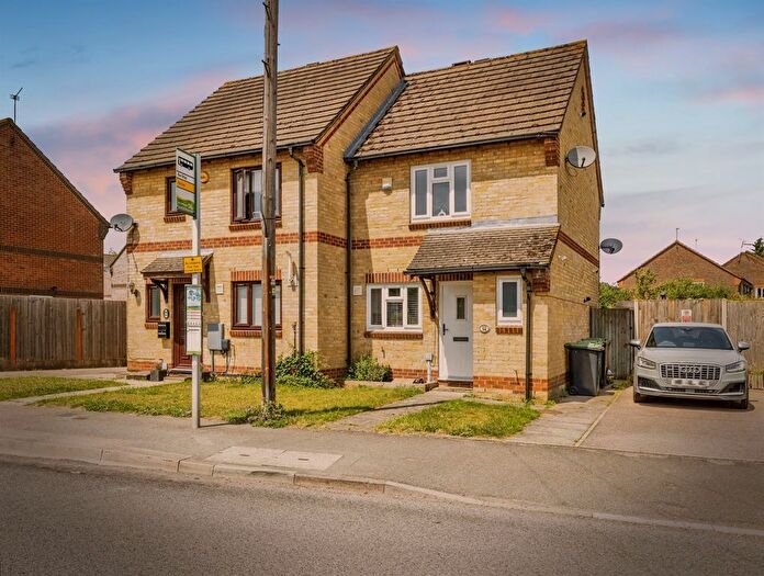 2 Bedroom Semi-detached House For Sale In Chalfont Road, Maple Cross, Rickmansworth, WD3