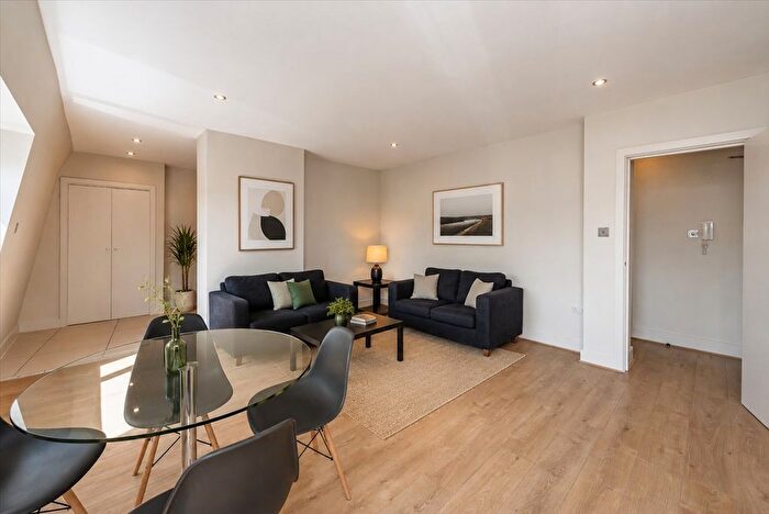 1 Bedroom Flat For Sale In Ariel Court, Goldhawk Road, Shepherd's Bush, W12