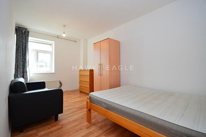 3 Bedroom Flat To Rent In Hind Grove, London, Greater London., E14