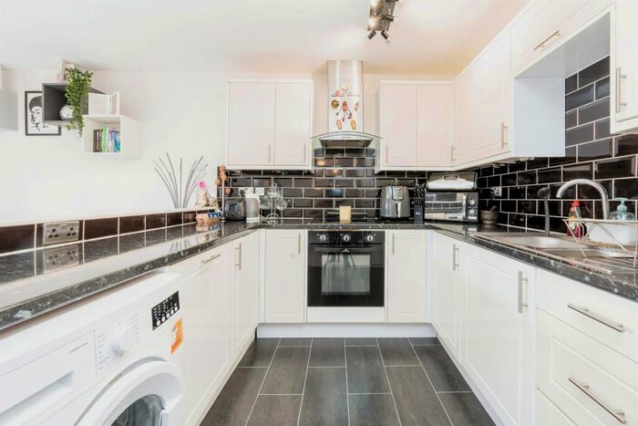2 Bedroom Flat For Sale In Ferguson Grove, Cheshunt, Waltham Cross, EN8