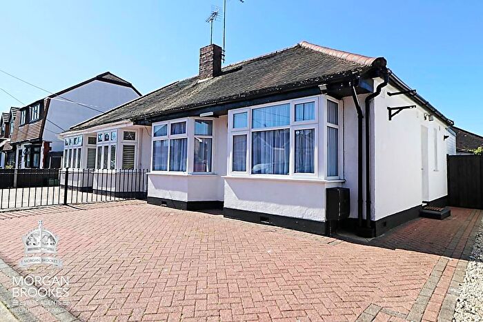 2 Bedroom Bungalow For Sale In Fleet Road, South Benfleet, SS7