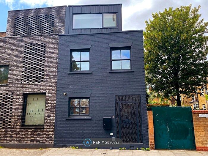 3 Bedroom Detached House To Rent In Royal Oak Road, London, E8