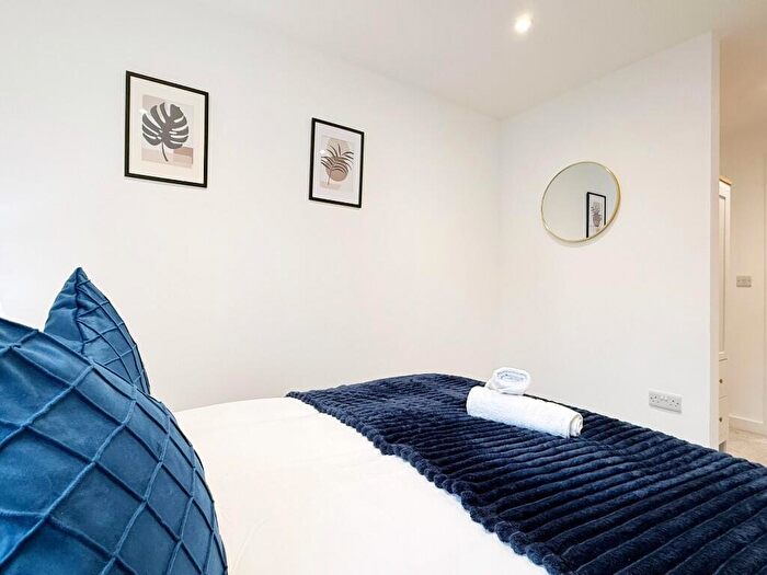 3 Bedroom Flat To Rent In Hillreach, London, SE18